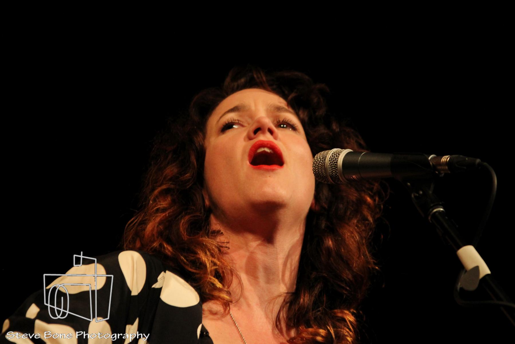 Julia Deans - The Vic - Devonport - 25th May 2013
