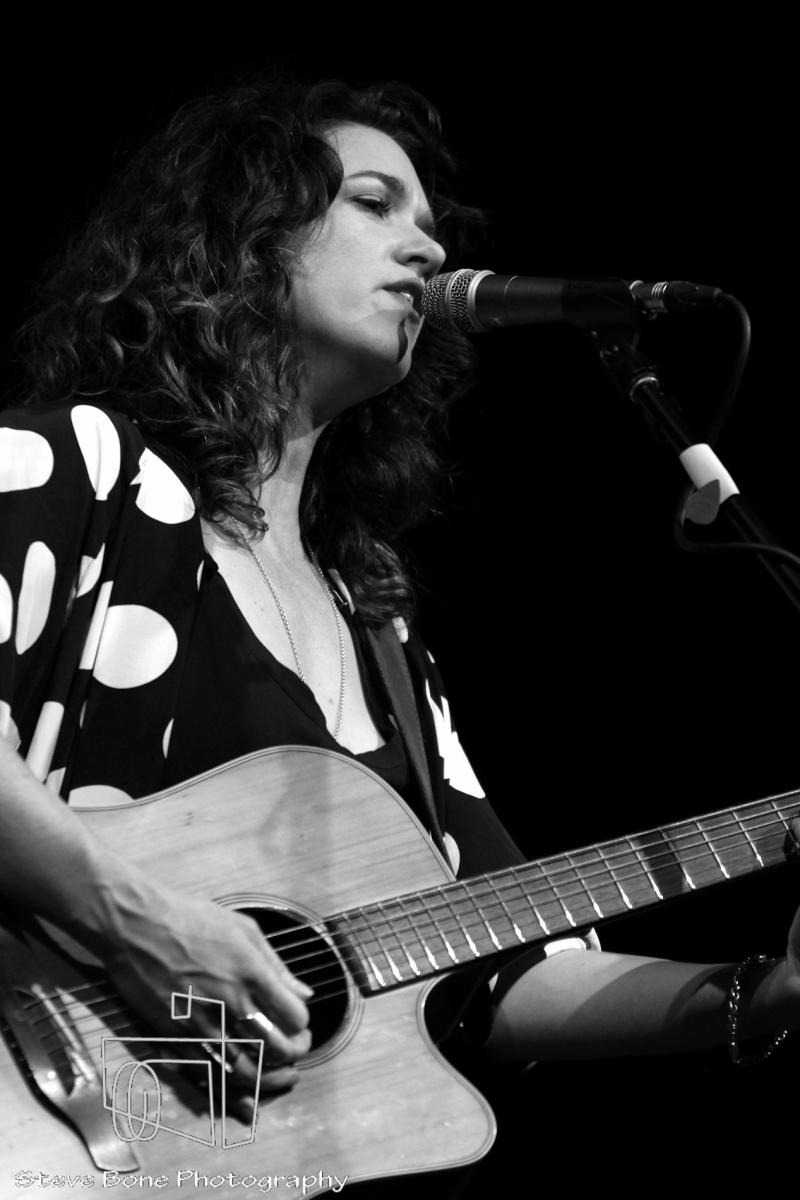 Julia Deans - The Vic - Devonport - 25th May 2013