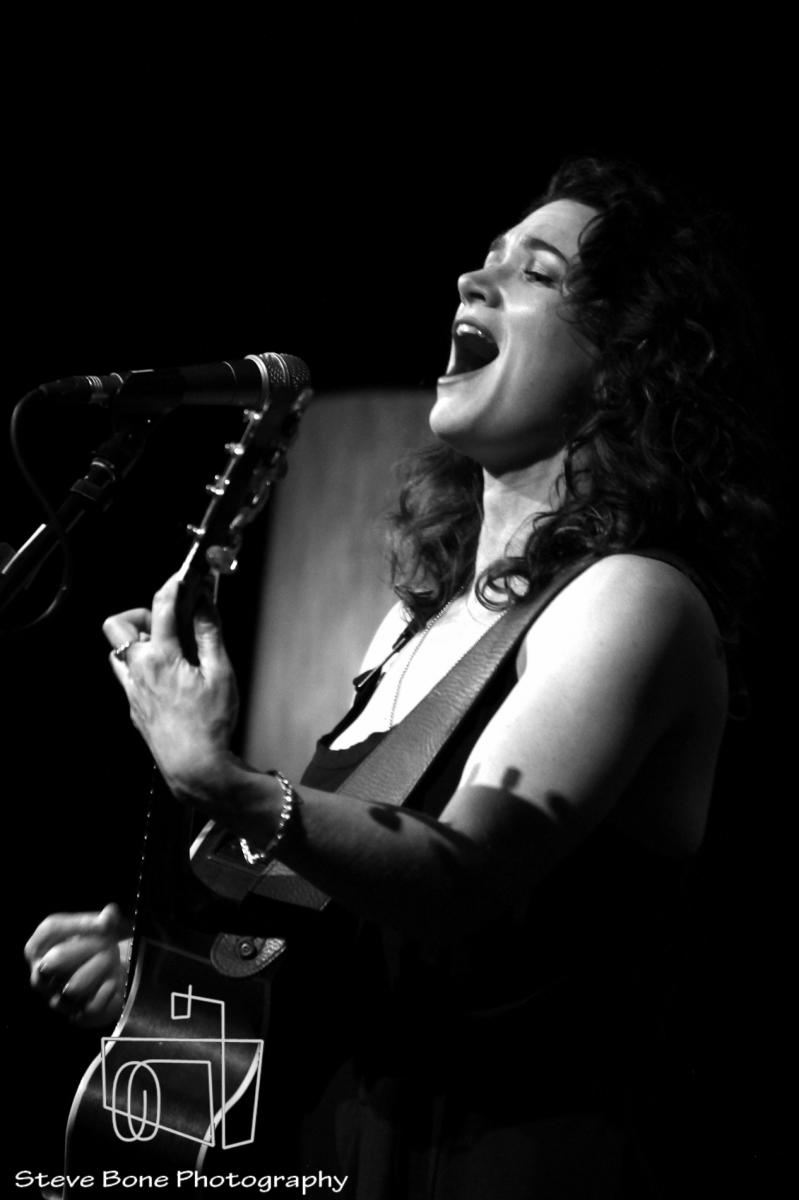 Julia Deans - The Vic - Devonport - 25th May 2013