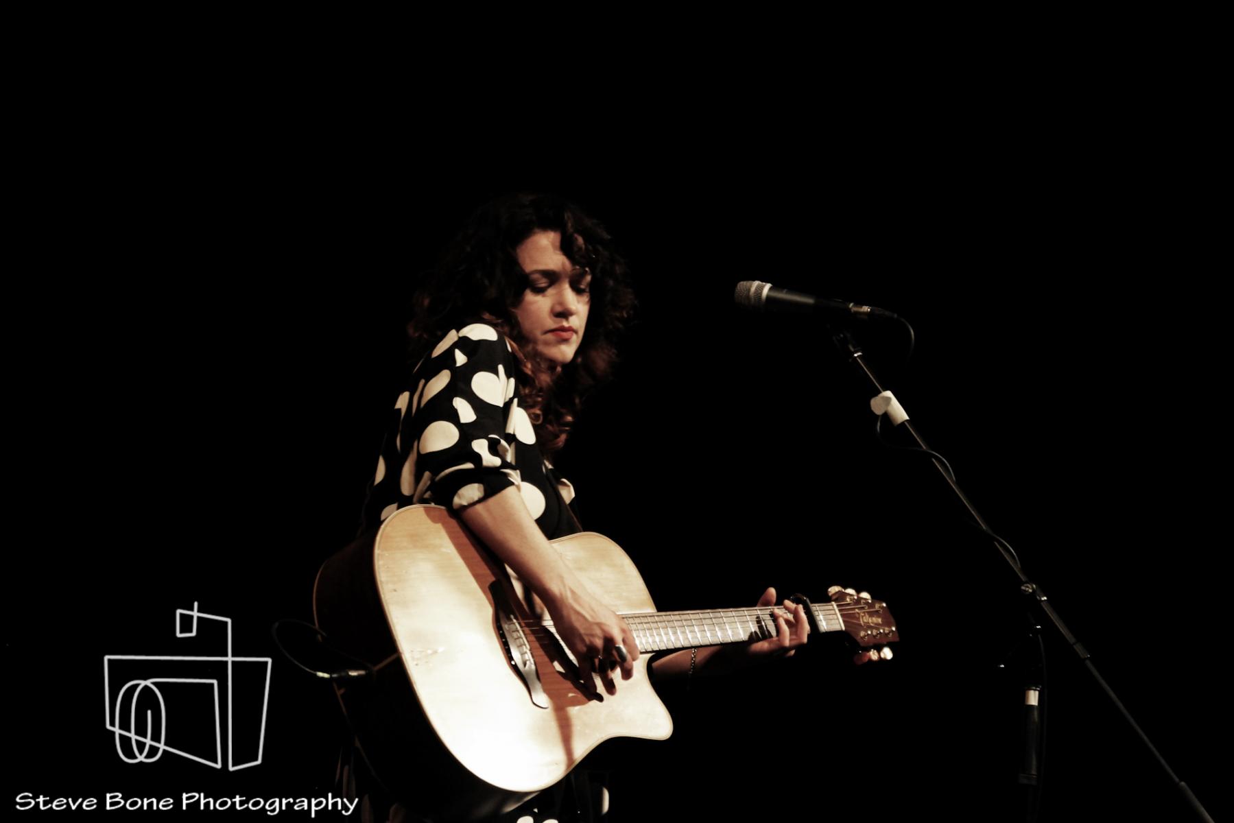 Julia Deans - The Vic - Devonport - 25th May 2013