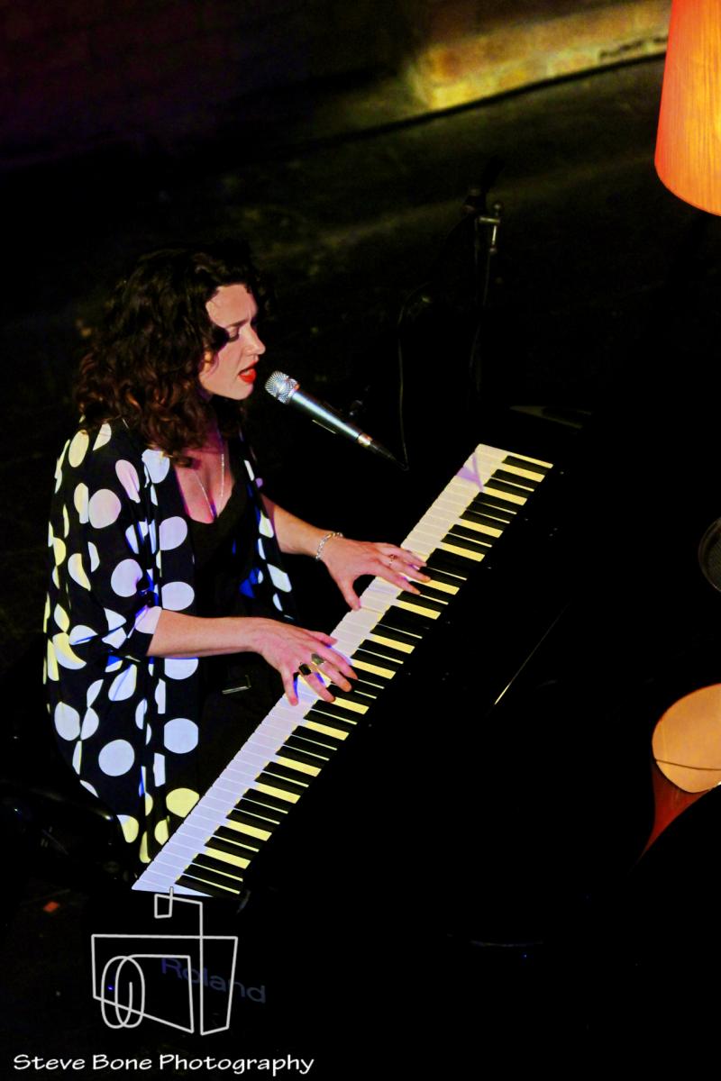 Julia Deans - The Vic - Devonport - 25th May 2013