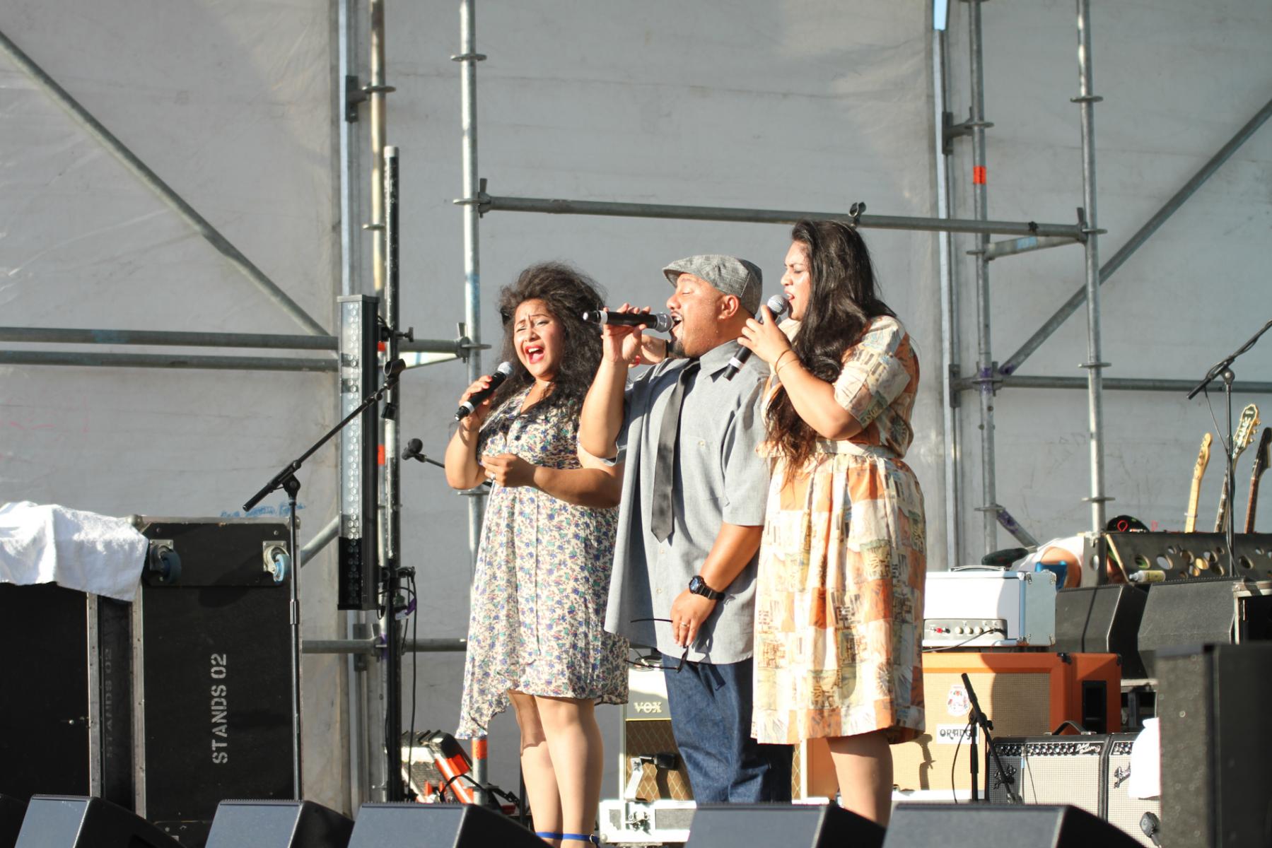 Bella, Che Fu and Aaradhna - More FM Summer Vineyard Tour - Feb 2013