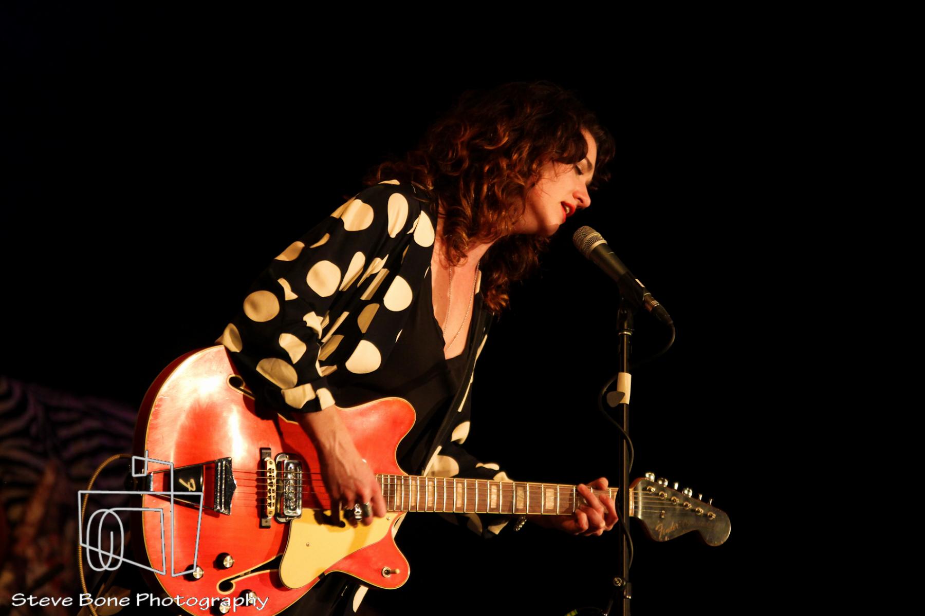 Julia Deans - The Vic - Devonport - 25th May 2013