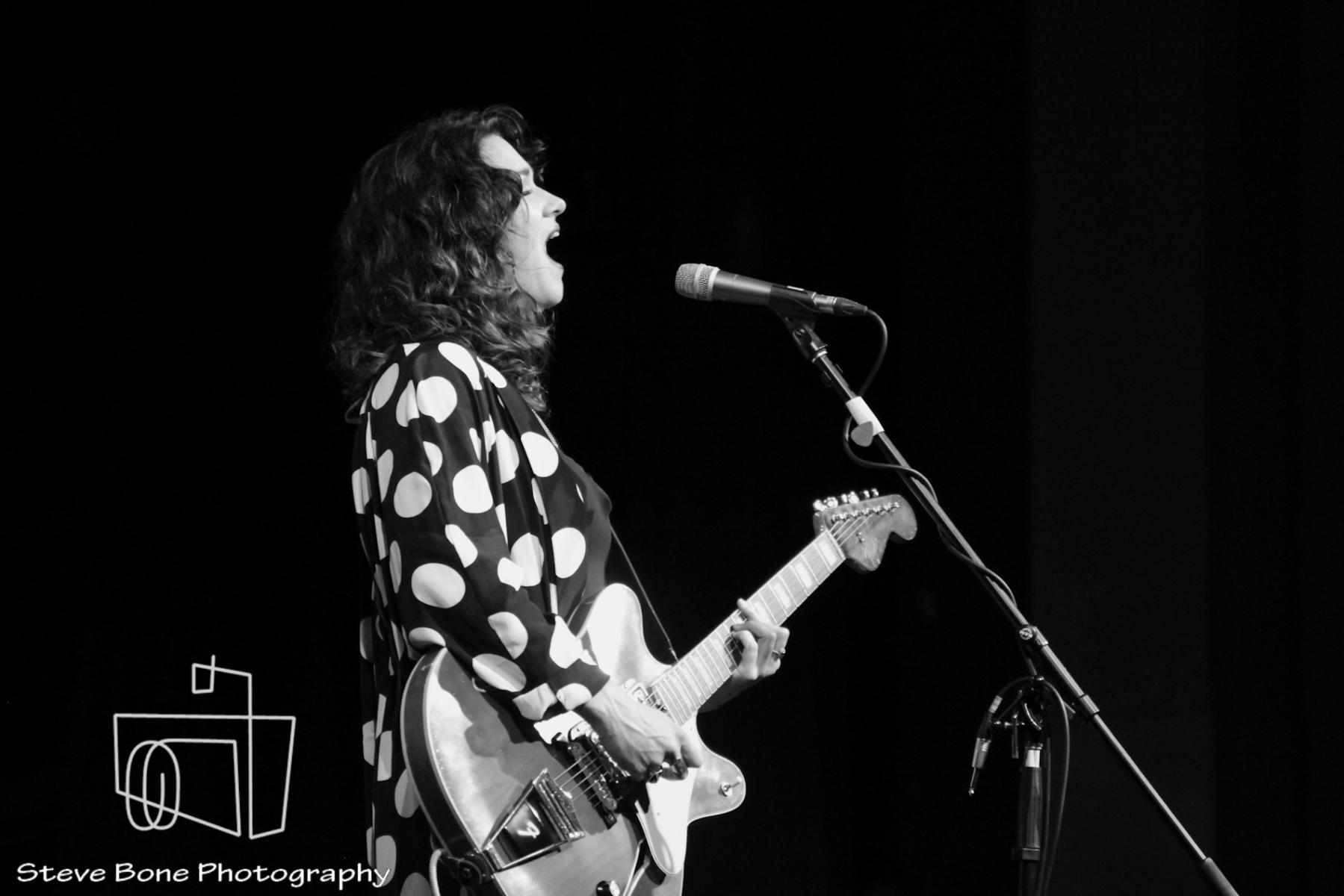 Julia Deans - The Vic - Devonport - 25th May 2013