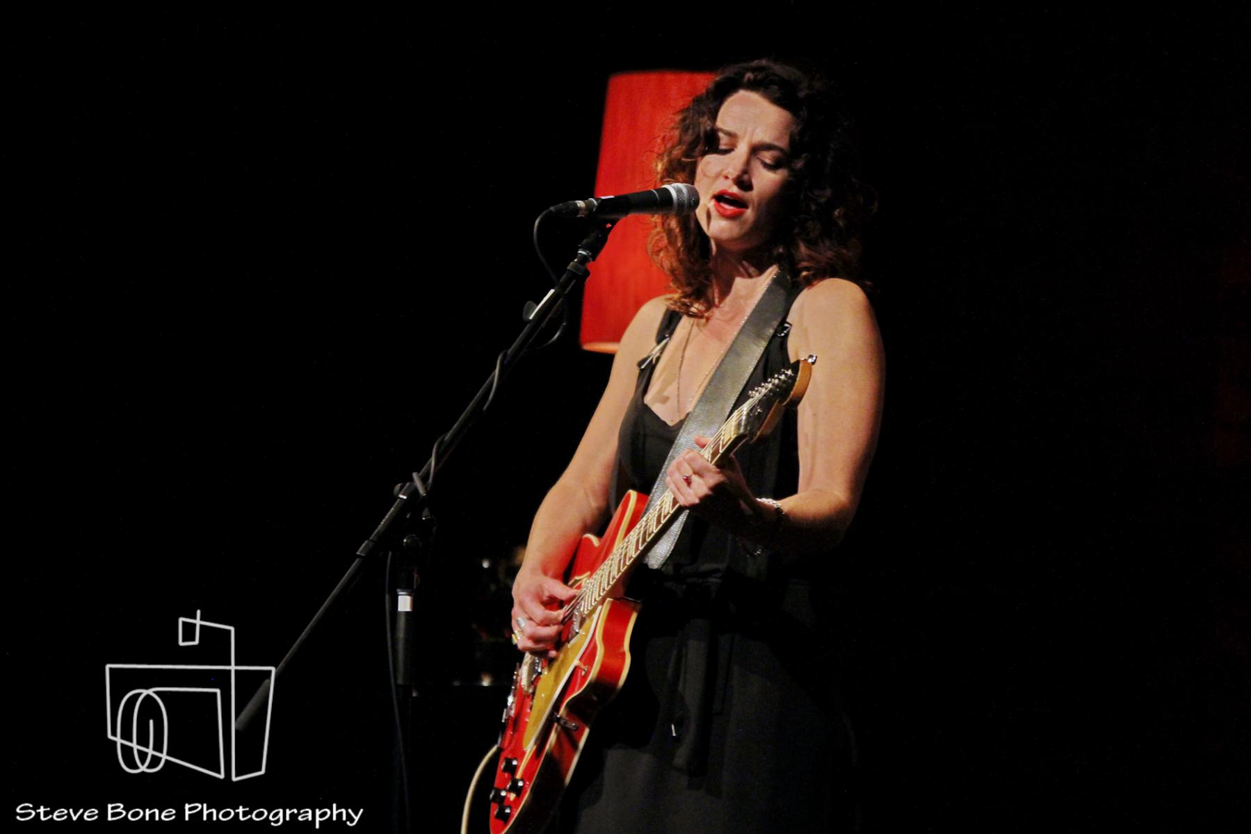 Julia Deans - The Vic - Devonport - 25th May 2013